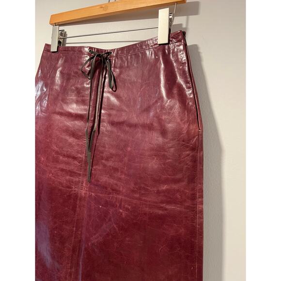 Banana Republic Burgundy Leather Skirt Knee Length Lined w Tie Belt Size 4 JL - Picture 2 of 11